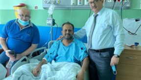 رئيس مجلس الإدارة يطمئن على صحة الكابتن منذر سنان في مستشفى السلام بالقاهرة