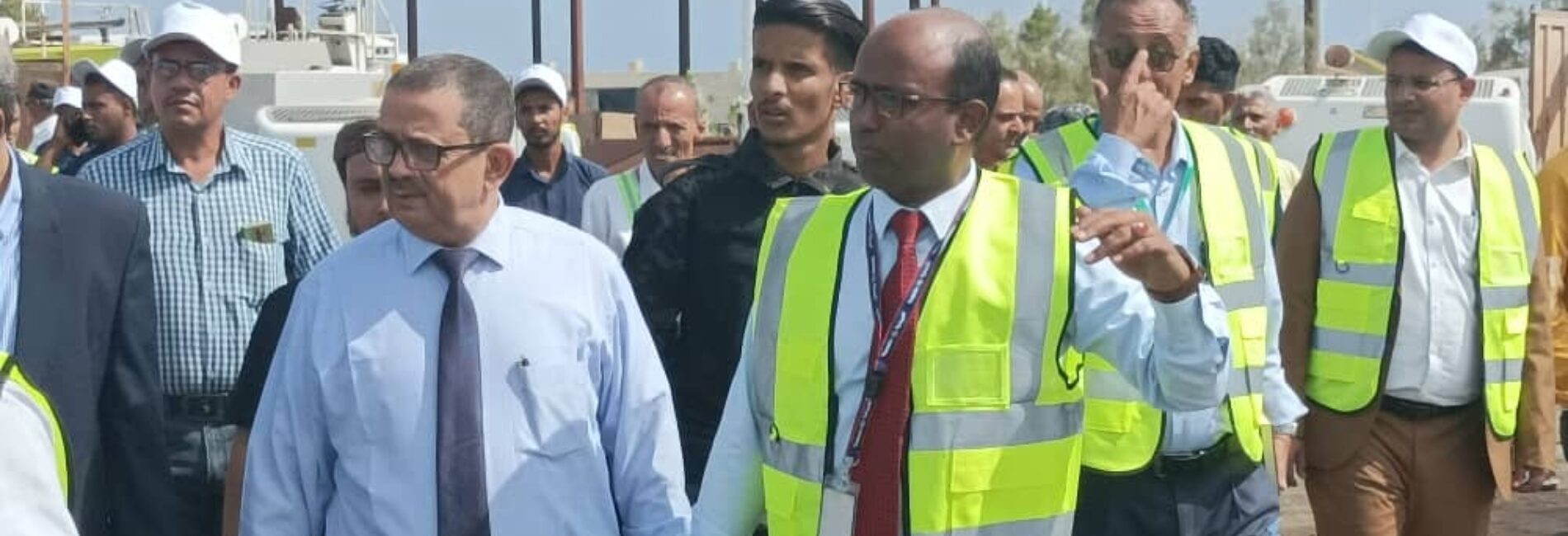 رئيس مجلس إدارة اليمنية يتفقد  المعدات الأرضية وهنجر الصيانة الحديثين بمطار عدن