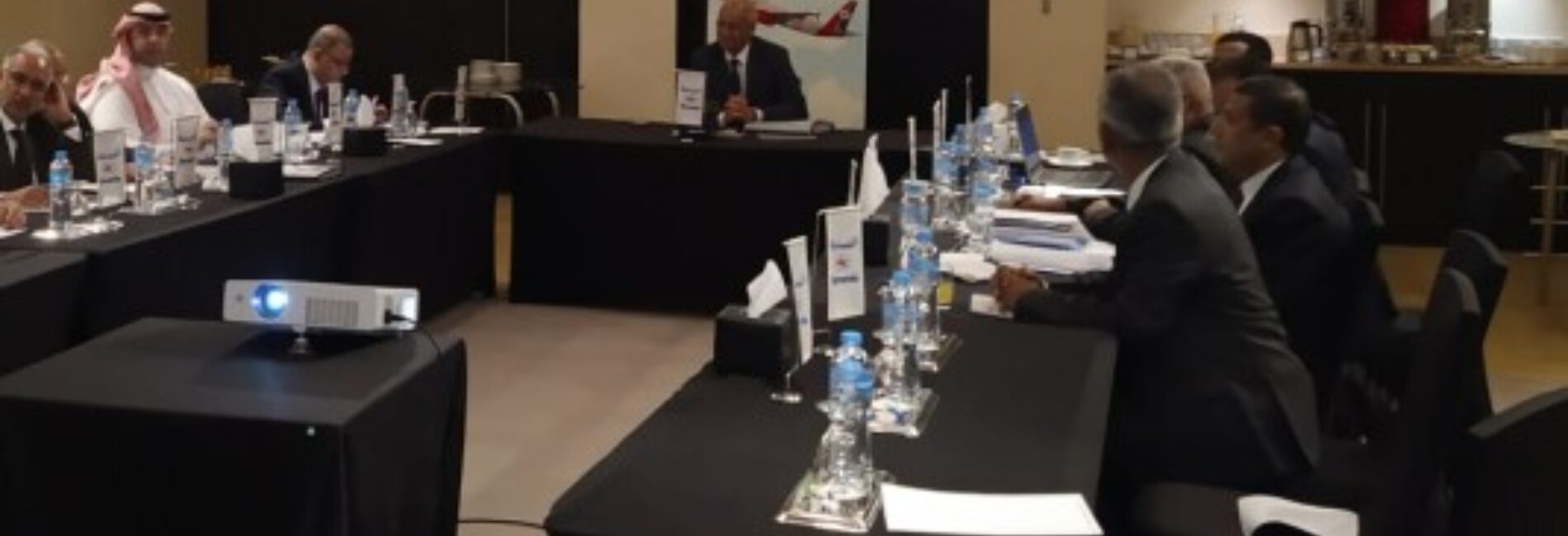 مجلس إدارة الخطوط الجوية اليمنية يعقد اجتماعه الدوري في القاهرة برئاسة الكابتن العلواني