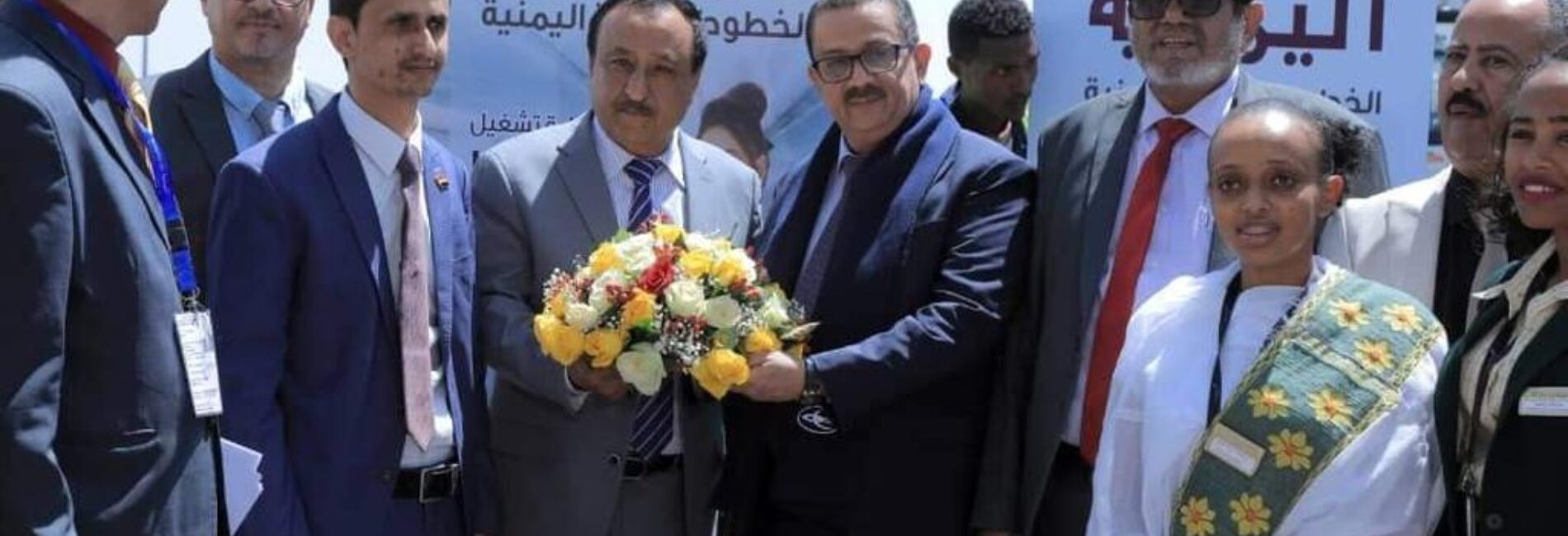 اليمنية تدشن أول رحلاتها إلى أديس أبابا وتوزع هدايا وجوائز للمسافرين على متن الطائرة
