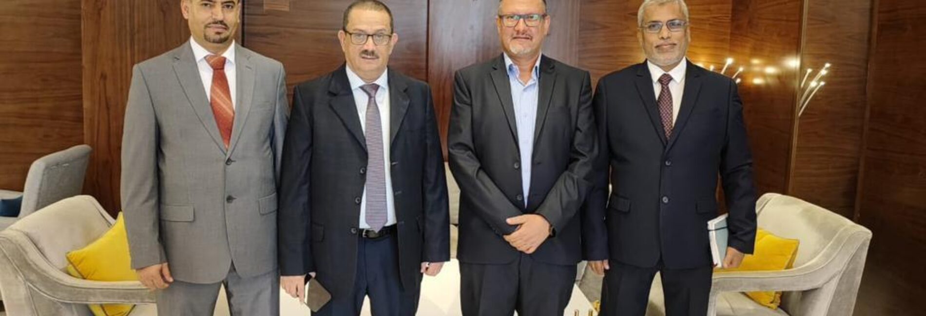 رئيس مجلس الإدارة يتفقد العمل في مكتب "اليمنية" بمنطقة جدة
