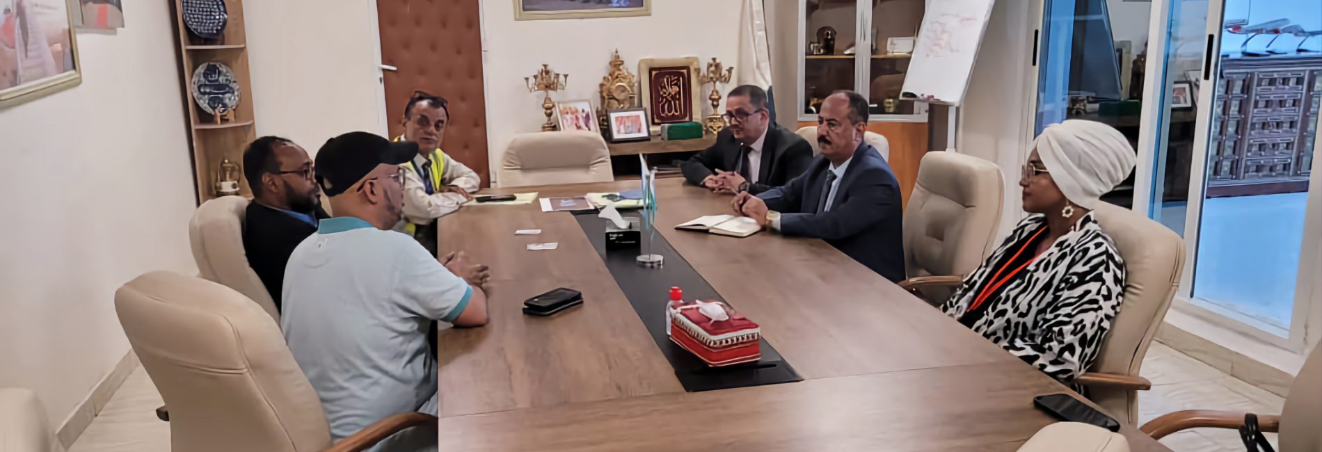 رئيس اليمنية يلتقي بنظيره الجيبوتي ويبحثان سبل التعاون المشترك